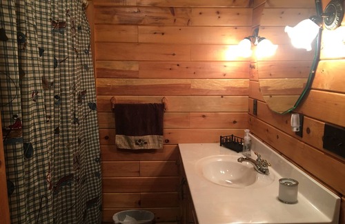 Hopewell Cabin | Top-Rated Vacation Lodge Near Raystown Lake & Bedford