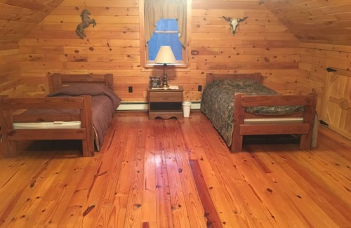Hopewell Cabin | Top-Rated Vacation Lodge Near Raystown Lake & Bedford