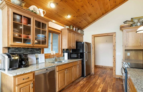 Banner Elk Cabin | Mountain Character Vacation Lodge with Pool & Spa Amenities