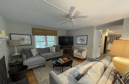 Madison House | Family-Friendly Getaway Near Beaches and Town with Breakfast