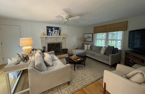 Madison House | Family-Friendly Getaway Near Beaches and Town with Breakfast