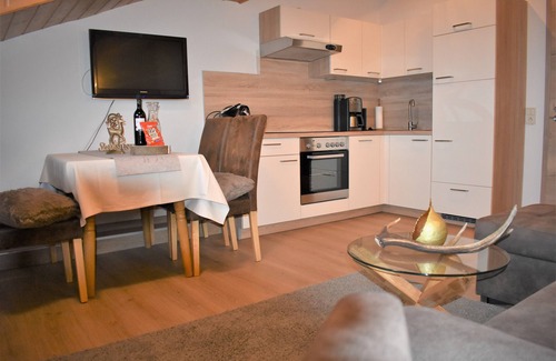 Silberberg Apartment | Sunny Side Getaway with Kitchen Amenities for Relaxing Stays
