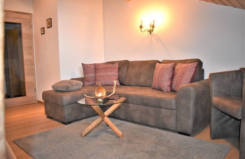 Silberberg Apartment | Sunny Side Getaway with Kitchen Amenities for Relaxing Stays