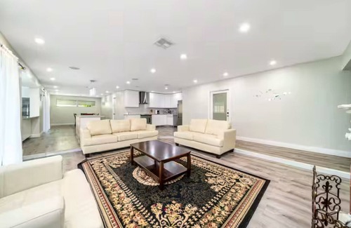 Hollywood Hills House | Vacation Pool House 2! 5BD 3BA