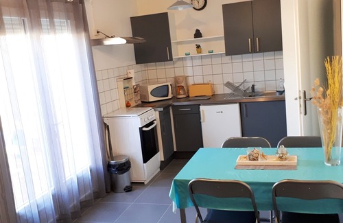 Gujan-Mestras Apartment | Tranquil Arcachon Bay Getaway with Oceanfront Amenities
