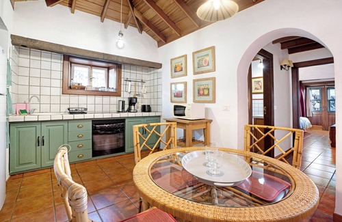 Las Indias House | Relaxing Getaway at Casa Rural La Caldera with Pool & Ocean View