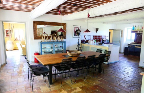 Cavaillon Villa | Charming Provençal Farmhouse Near L'Isle Sur La Sorgue