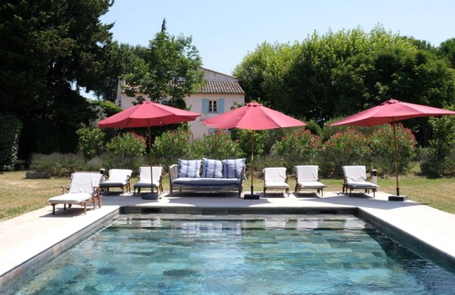 Cavaillon Villa | Charming Provençal Farmhouse Near L'Isle Sur La Sorgue