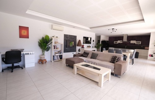 Aureille Villa | Modern Villa with Heated Pool in Aureille - Guest Rated 8.8
