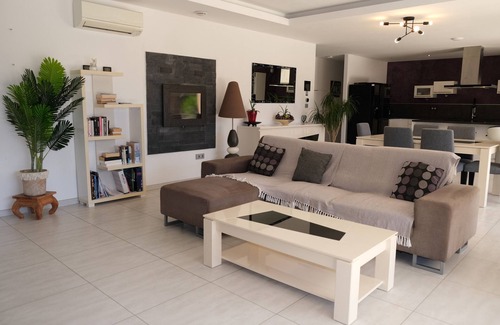Aureille Villa | Modern Villa with Heated Pool in Aureille - Guest Rated 8.8