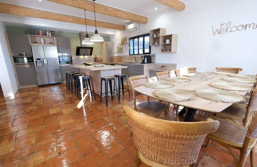 Aureille Villa | Elegant Villa with Heated Pool in Aureille - 9/10 Rated