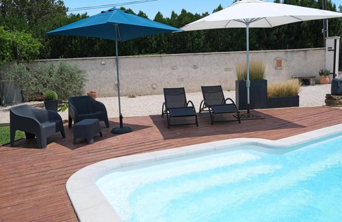 Mouries Ski Chalet | Idyllic Poolside Retreat in Mouriès, Near Les Baux