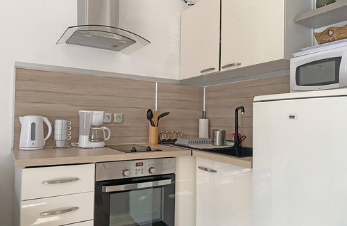Mouries Condo | Inviting Gîte with Heated Pool in the Heart of Alpilles