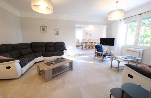 Moules Villa | Inviting Vacation Rental with Pool Near Arles for 8 Guests