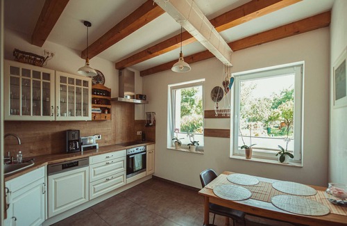 Biendorf Apartment | Explore Blütenzauber: Family-Friendly Apartment with Ocean View