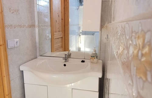 Fondo House | Pet-Friendly Vacation Room in Scenic Fondo for Your Retreat