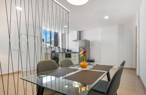 Conil Apartment | Vacation 'Tea-Rose Loft' with Shared Garden, Wi-Fi and Air Conditioning