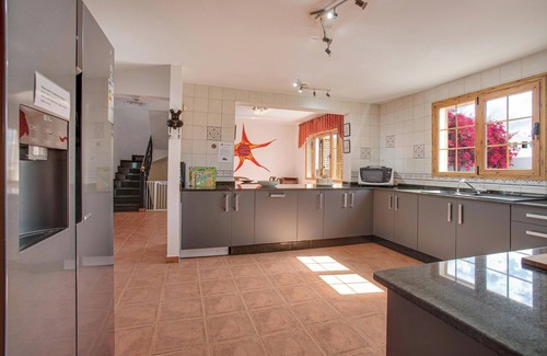 Puerto del Carmen Villa | Inviting Villa Lea with Sea View, Pool & Fast Wi-Fi