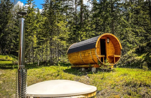Wildalpen Ski Chalet | Ultimate Getaway at Chalet Wildalpen: Whirlpool & Sauna