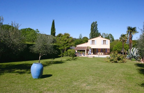 Salernes Villa | Beautiful Villa for 8 in Provence with Heated Pool