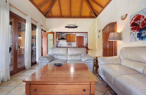 Corralejo Villa | Idyllic Villa Brisamar19: Private Pool & Mountain Views