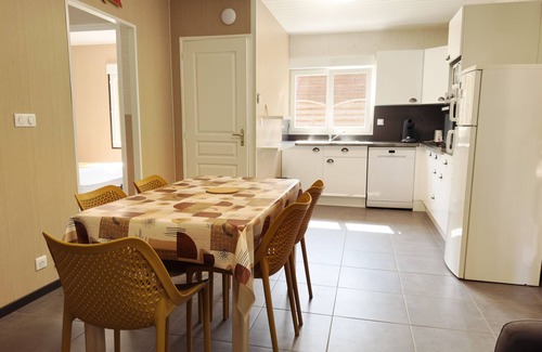 Thenon Ski Chalet | Vacation village in Périgord Noir, our chalets are ready to welcome you.