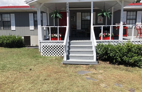 Donalsonville House | Welcoming Getaway for Vacationers, Fishermen, and Families