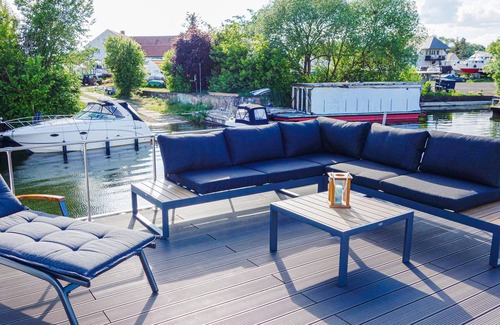 Havelsee Boat Rental | Relaxing Getaway: Floating House Retreat with Scenic Views