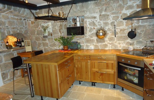 Klinci Villa | Cozy Stone House Retreat in Luśtica with Ocean Views