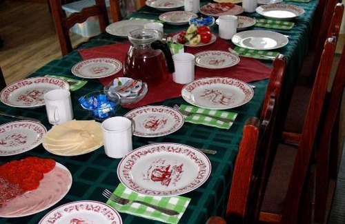 Karad Bed & Breakfast | Explore Vadászház Karád: Pet-Friendly Retreat with Hot Tub