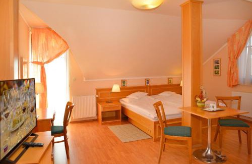Sopron Bed & Breakfast | Vadászkürt Panzió: Family-Friendly Dining & 9.3/10 Rating