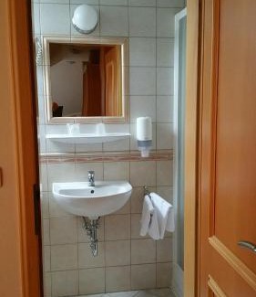 Sopron Bed & Breakfast | Vadászkürt Panzió: Family-Friendly Dining & 9.3/10 Rating