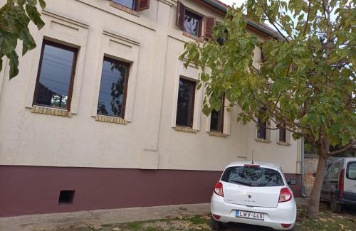 Alsonyek Bed & Breakfast | Discover Vadászkürt Vendégfogadó: Pet-Friendly Retreat