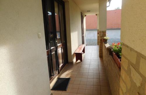 Alsonyek Bed & Breakfast | Discover Vadászkürt Vendégfogadó: Pet-Friendly Retreat