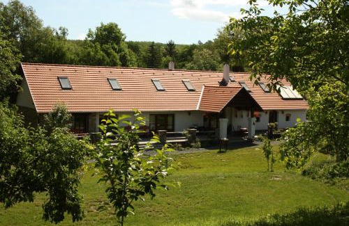 Nagygorbo House | Discover Comfort at Vadlány Vendégház - Rated 9/10