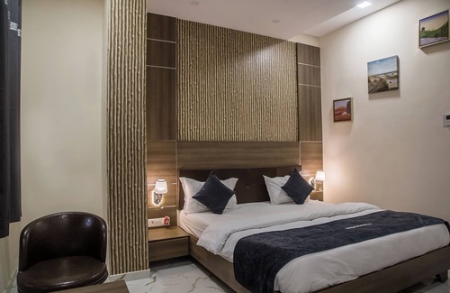Waghoriya Hotel | Family-Friendly Vadpadraka with Pool and Restaurant