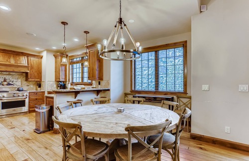 Intermountain House | Unforgettable Vail Valley Views with Hot Tub & Parking