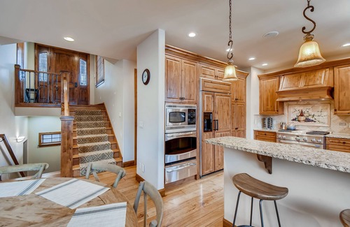 Intermountain House | Unforgettable Vail Valley Views with Hot Tub & Parking
