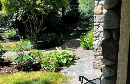 Vail Condo | Vail Village Gore Creek Access - 1-Bedroom Serene Villa