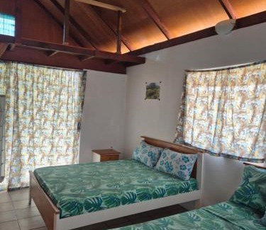 Tiputa House | Vaimoe Lodge: Pet-Friendly Paradise with Ocean Views