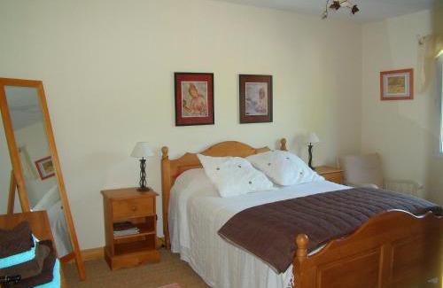 Dragey-Ronthon Bed & Breakfast | Oceanfront Vaintan B&B: Guest Rated 9/10 & Family Friendly