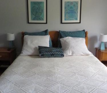 Dragey-Ronthon Bed & Breakfast | Oceanfront Vaintan B&B: Guest Rated 9/10 & Family Friendly