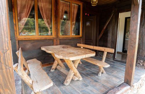 Mladenovac House | Exceptional Vajat Vasiljević: Family-Friendly Getaway