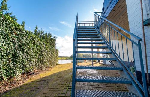 Broekhuizen Apartment | Experience Relaxation at Vakantie aan de Maas, 4-Star Hotel
