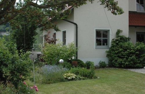 Beilngries House | Family Retreat at Vakantiehuis Altmühltal with Kitchen Access