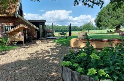 Haaksbergen House | Relaxing Retreat at Vakantiehuis de Bakspieker with Hot Tub