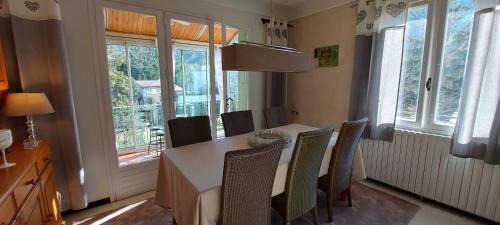 Peyremale House | Pet-Friendly Gîte Rêve sous le Ciel with Ocean Views