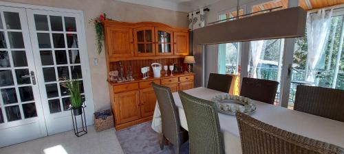 Peyremale House | Pet-Friendly Gîte Rêve sous le Ciel with Ocean Views