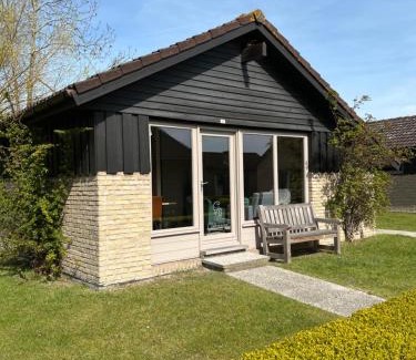 Middelkerke Ski Chalet | Pet-Friendly Vakantiehuis Germaine with 8.9/10 Rating
