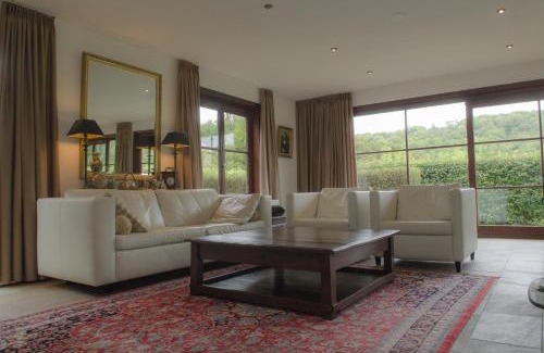 Teuven Villa | Pet-Friendly Retreat at Rue du Château Deux - 8.3/10 Rating